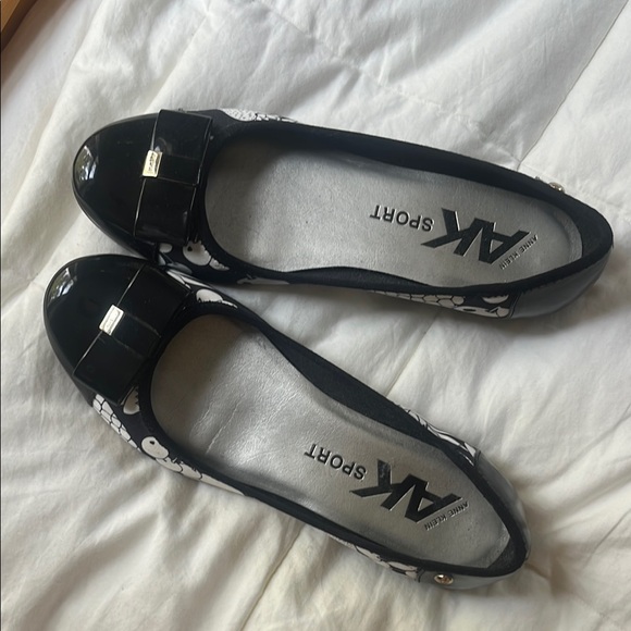 Anne Klein Shoes - Anne Klein Black Flats with Decorative Bow
